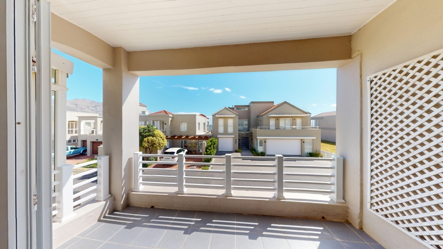 2 Bedroom Property for Sale in Harbour Island Western Cape